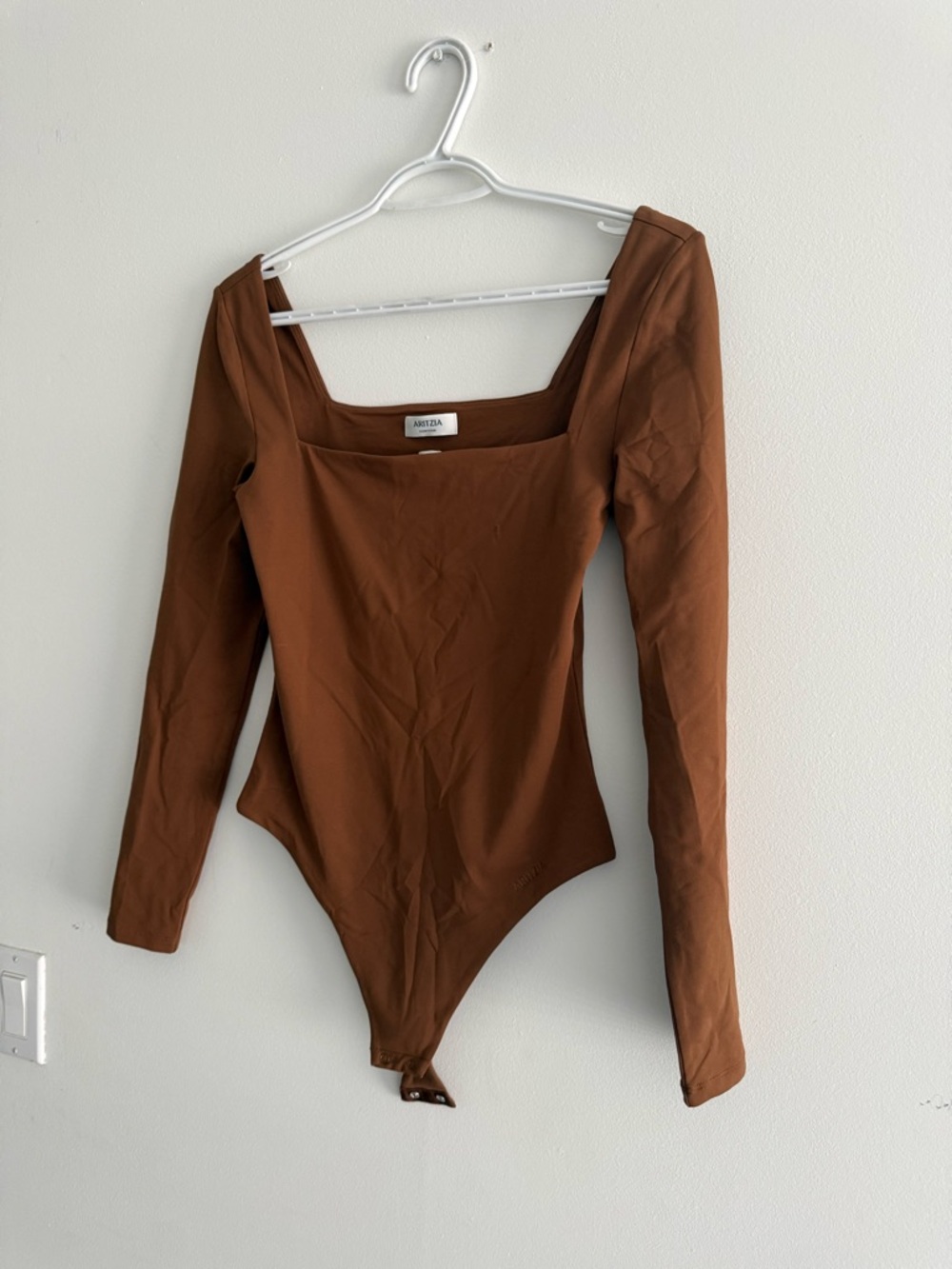 Aritzia Contour Long Sleeve Square Neck Bodysuit in Brown size M - Picture 4 of 8